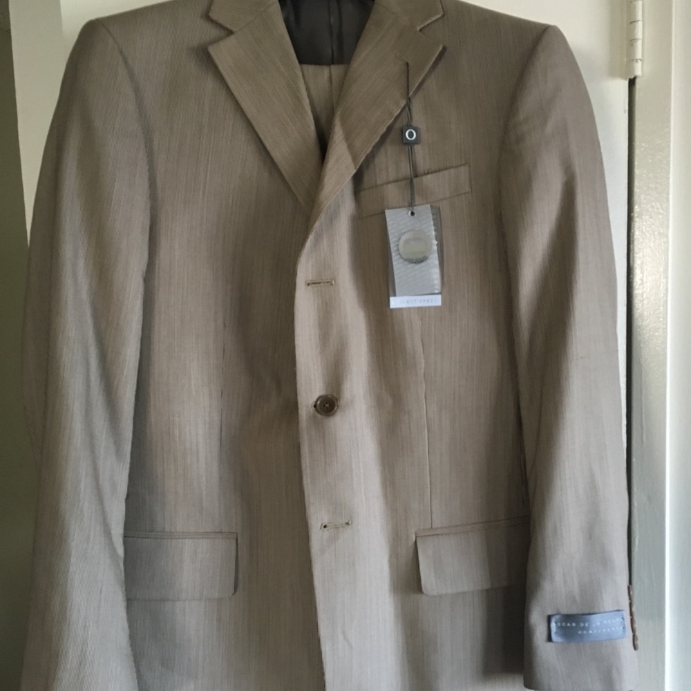 NEW Men’s Oscar de la Renta Suit size 38R